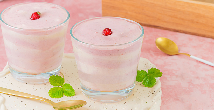 Un dessert rigolo et fleuri à faire avec les enfants : Zebra mousse à la fraise et au sureau noir