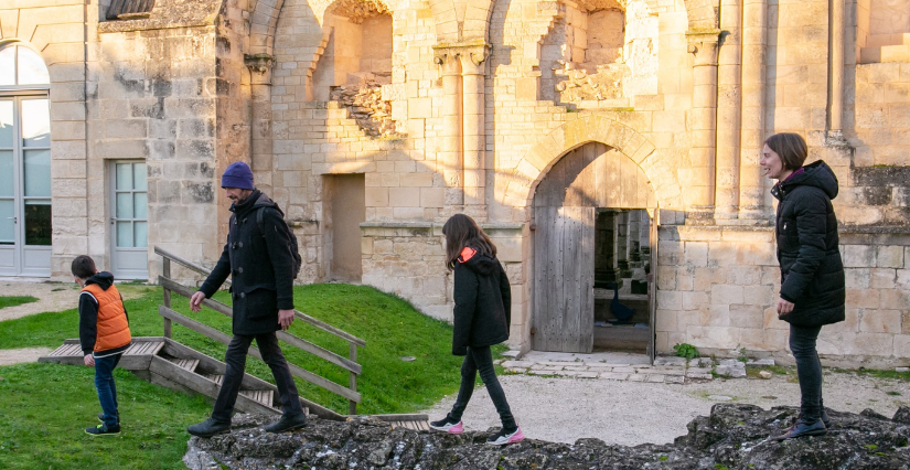 "À la recherche du monde de Pierre", balade Baludik à l'Abbaye de Nieul-sur-l'Autise