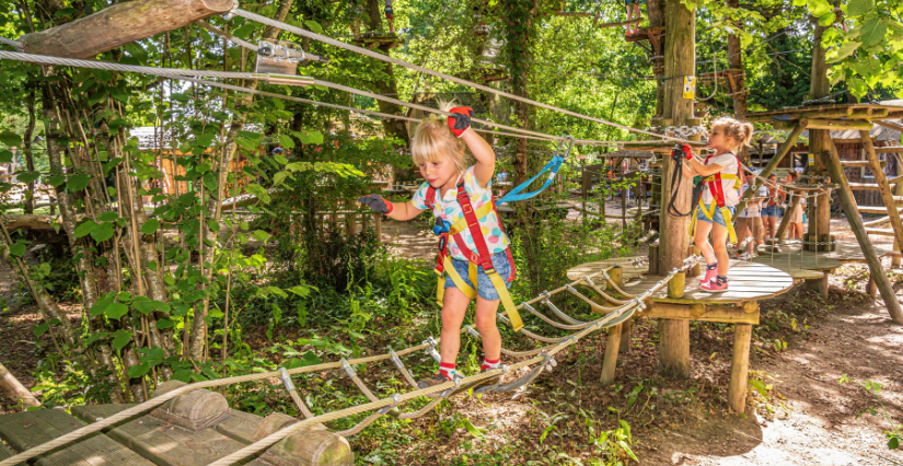 Faire le plein d’aventures en pleine nature avec un groupe d’enfants au parc Le Grand Défi